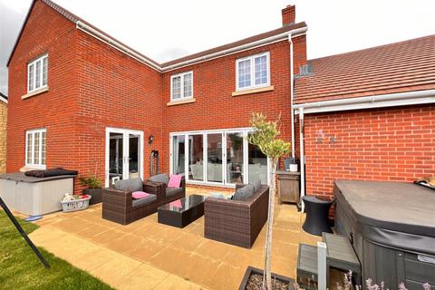 5 bedroom detached house for sale - Cozens Grove, Swindon SN6