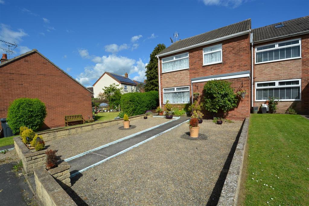 Holly Grove, Thorpe Willoughby, Selby 3 bed end of terrace house for