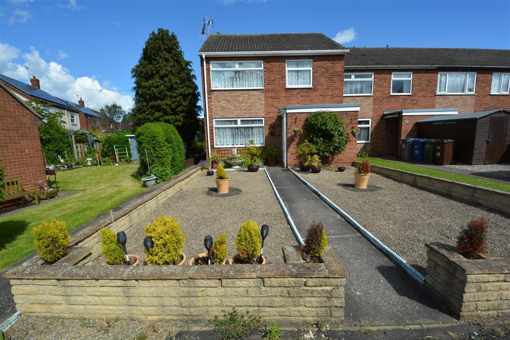 Holly Grove, Thorpe Willoughby, Selby 3 bed end of terrace house for