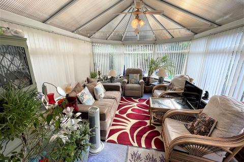 2 bedroom detached bungalow for sale, Sovereign Fold Road, Leigh