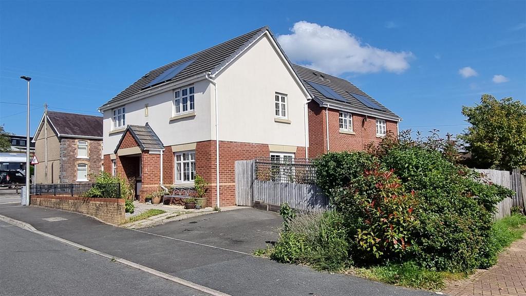 Cysgod Yr Ysgol, Gorslas, 3 bed detached house for sale £237,000