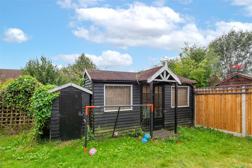 20 Arden Close externals-8.jpg