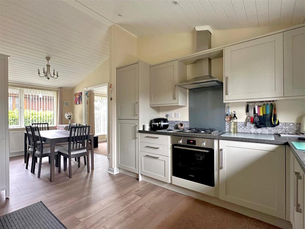 Sheriff Hutton Road, Strensall 3 bed park home for sale £165,000