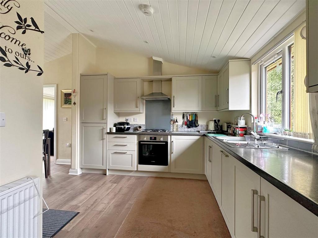Sheriff Hutton Road, Strensall 3 bed park home for sale £165,000