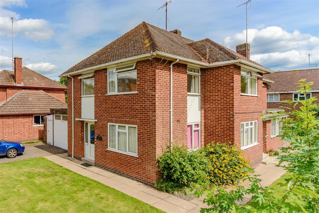 Bridge Street, Kenilworth 3 bed £1,100 pcm (£254 pw)