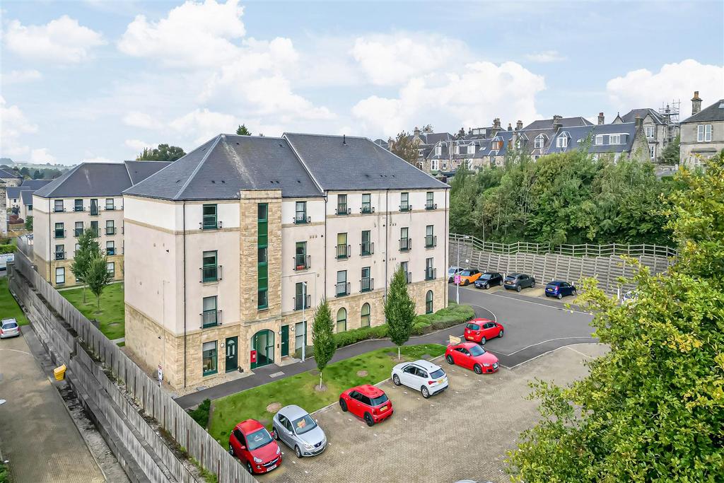 141 Lady Campbells Court, Dunfermline, KY12 0LE 3 bed for