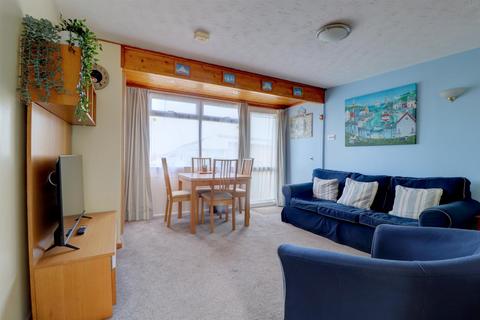 3 bedroom chalet for sale, Golden Bay, Westward Ho,