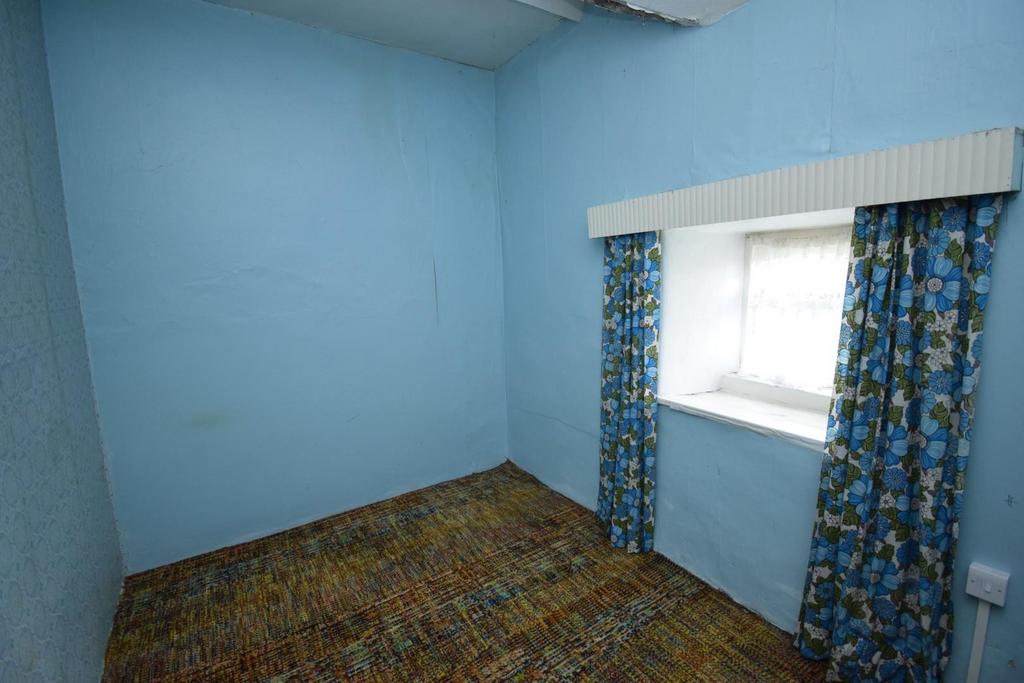 Bed 4.JPG