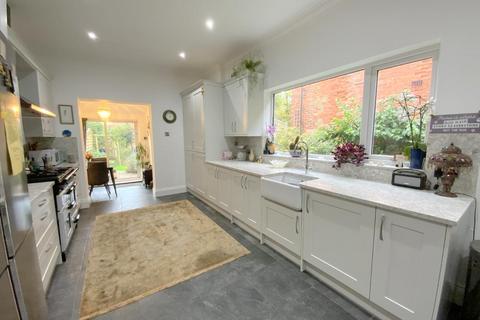 1 Abbey Drive West, Grimsby, DN32 0HH