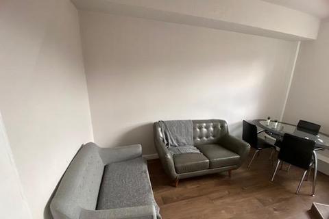 3 bedroom flat for sale, Brudenell Grove, Leeds
