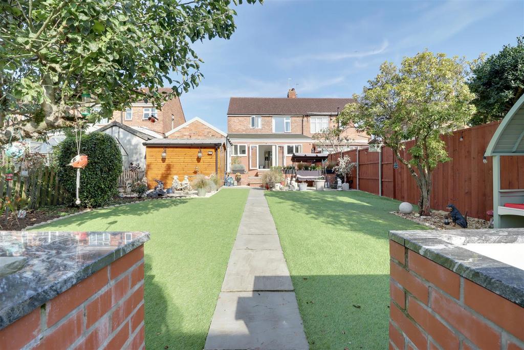 Corby Park, North Ferriby 3 bed semidetached house for sale £290,000