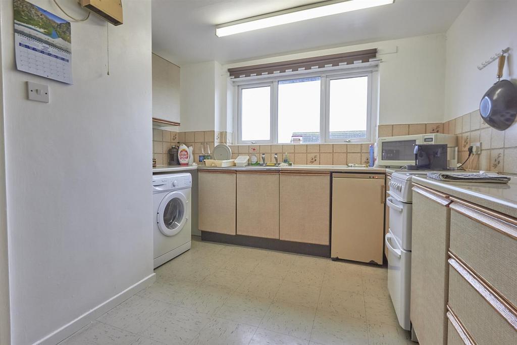 Clifton Court, Hinckley, Leicestershire 1 bed apartment £525 pcm (£