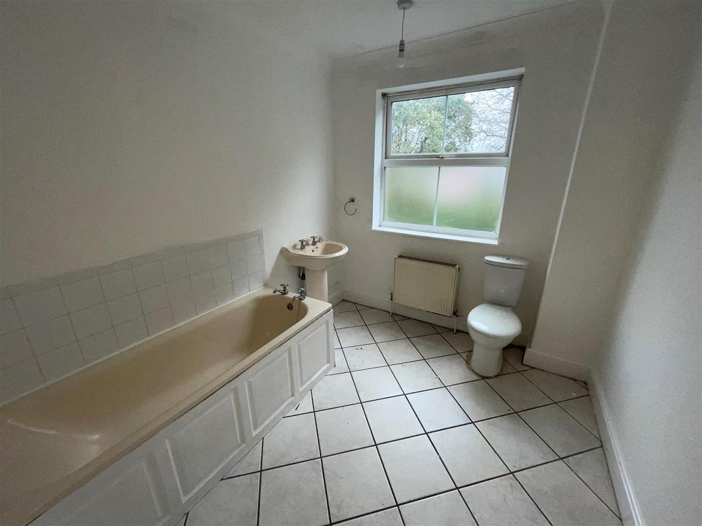 Bathroom 2.jpg
