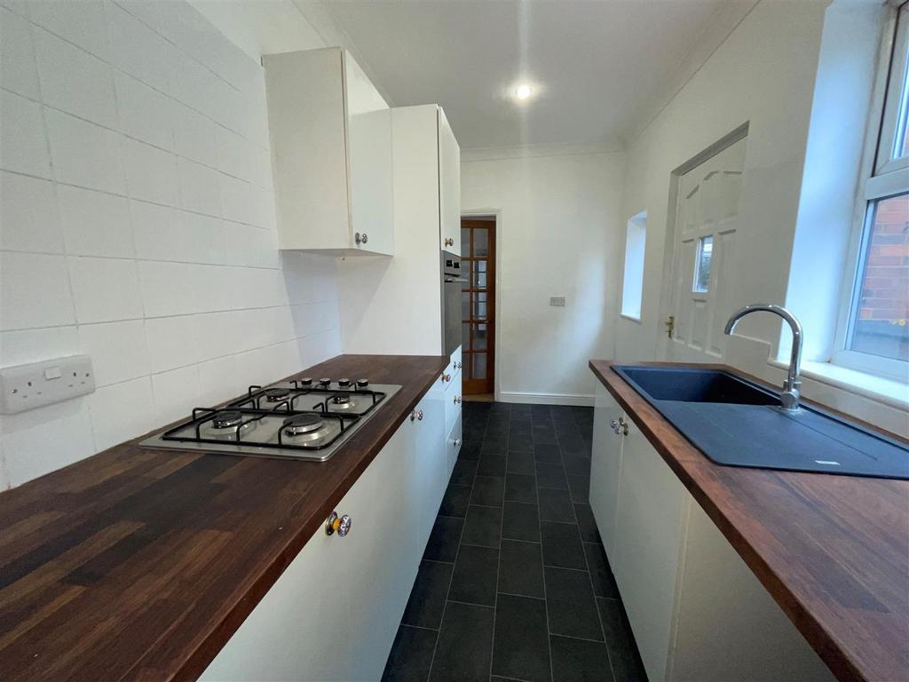 Kitchen 4.jpg