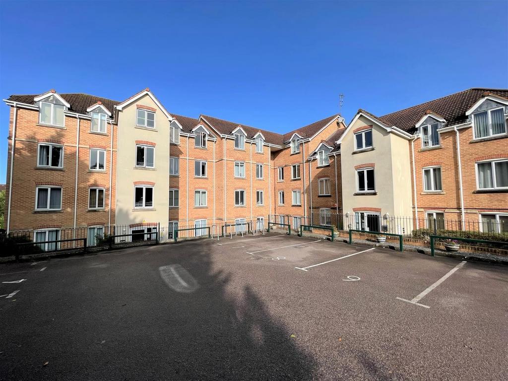 12 Middlebrook Green Market... 2 bed house £825 pcm (£190 pw)