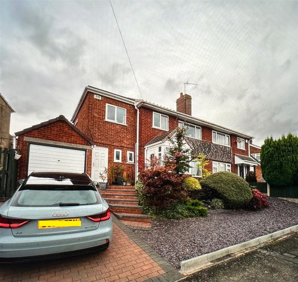 Ipswich Crescent, Great Barr, Birmingham 4 bed semidetached house £