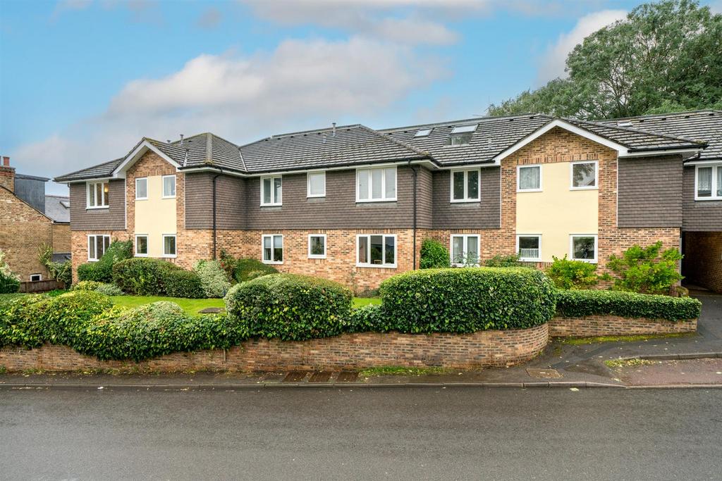Church Lane, Kings Langley, Hertfordshire, WD4 8JT 1 bed apartment £