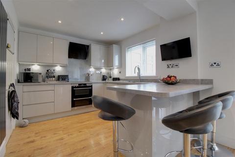 4 bedroom detached house for sale - Highclere Road, Quedgeley, Gloucester
