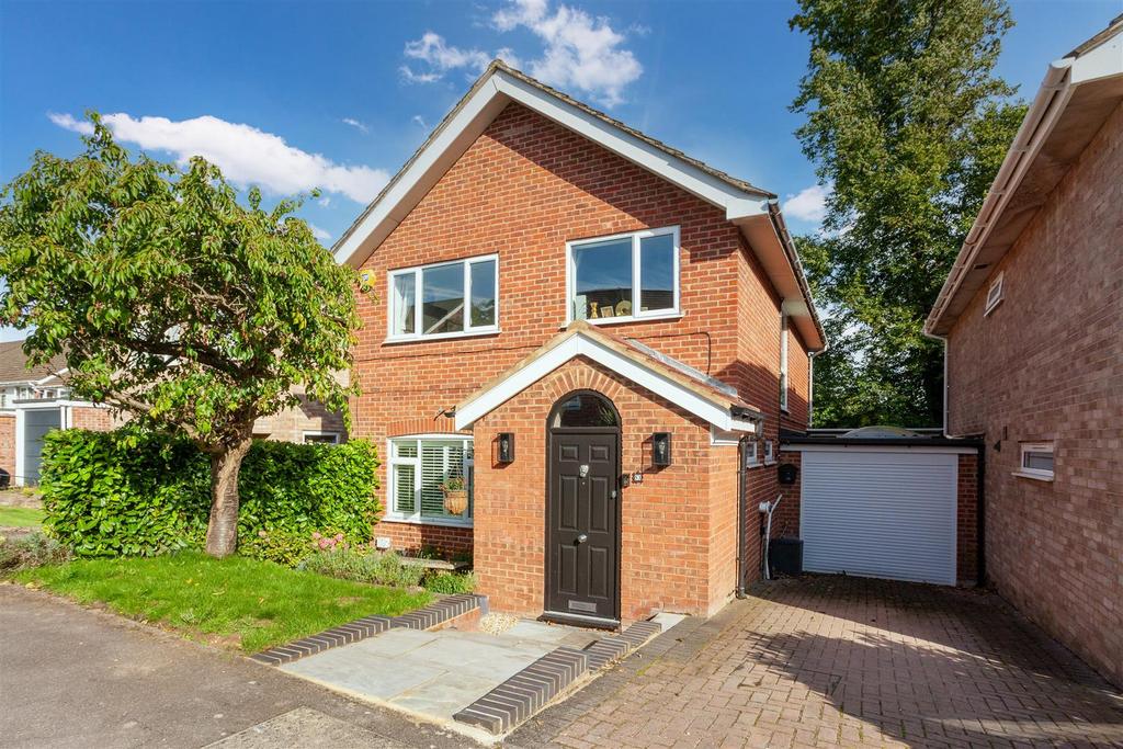 Ancastle Green, HenleyonThames RG9 4 bed detached house for sale £875,000