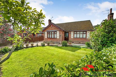 2 bedroom detached bungalow for sale - Nevin Avenue, Knypersley, Stoke-On-Trent