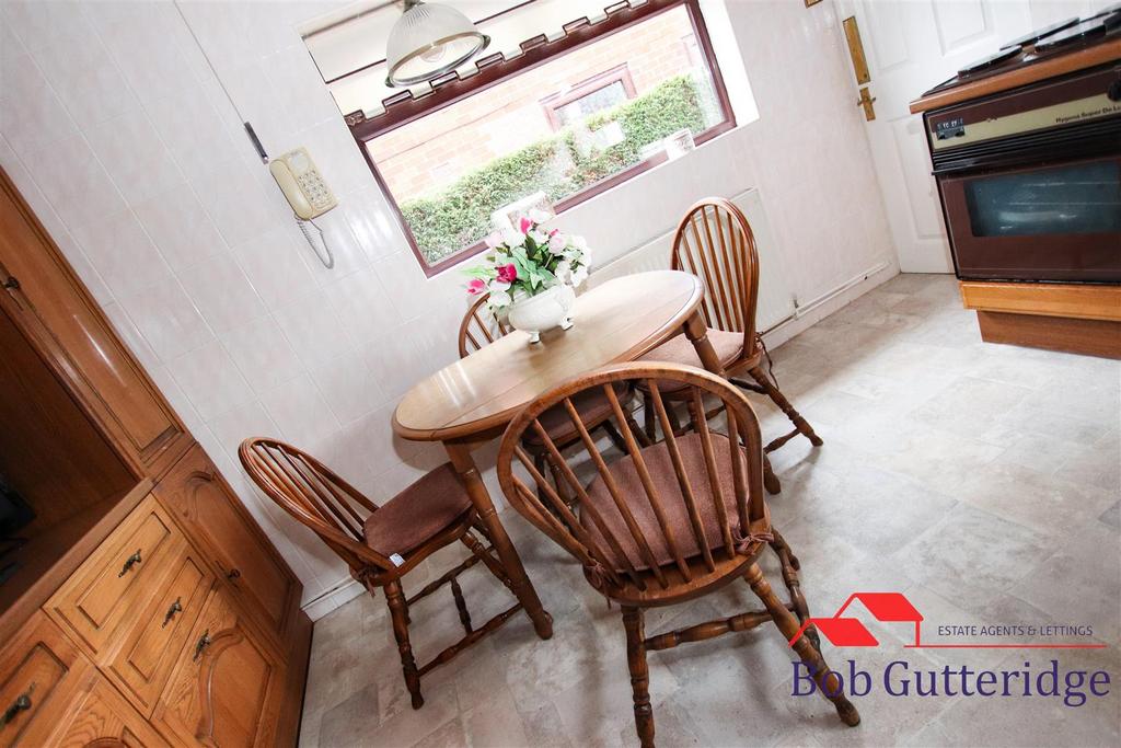 Fitted kitchen / dining room