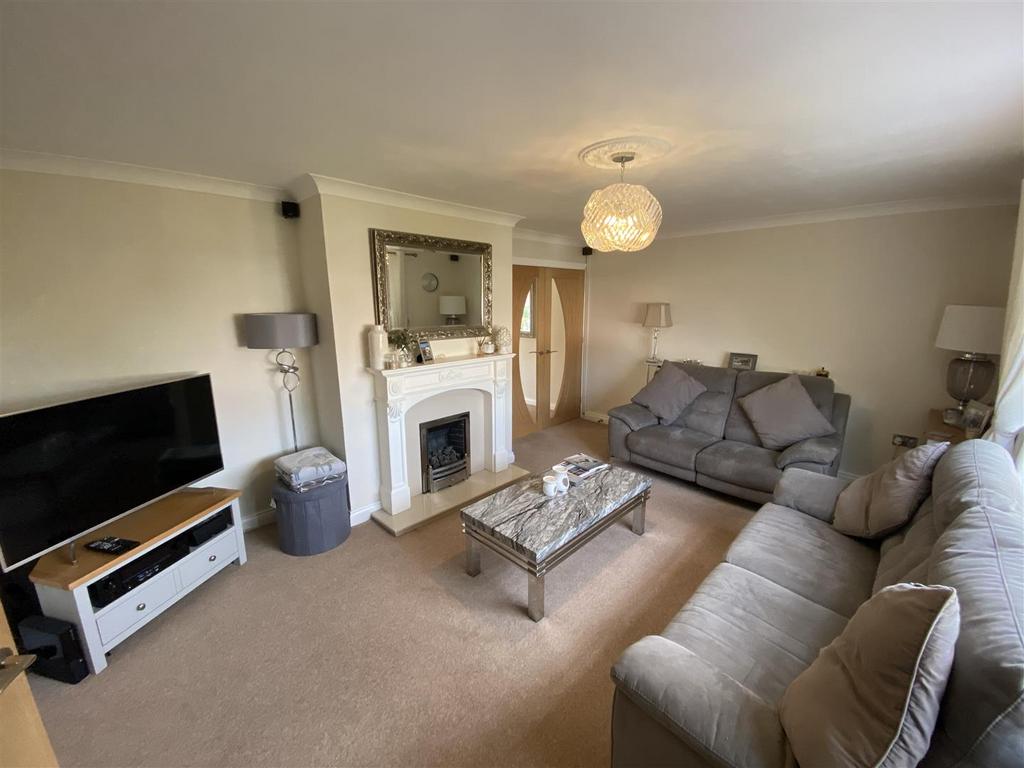Tarporley Road, Whitchurch 4 bed detached house for sale £345,000