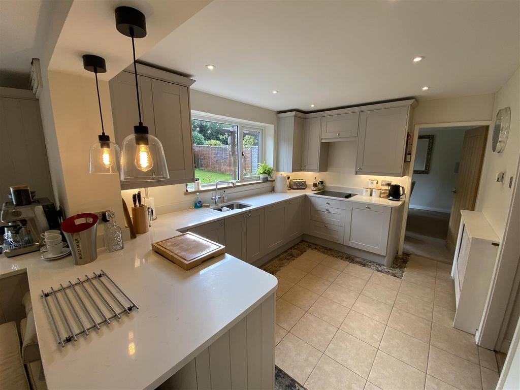 Tarporley Road, Whitchurch 4 bed detached house for sale £345,000
