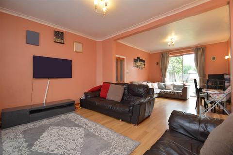 3 bedroom house for sale, Quebec Road, Ilford, IG2 6AW