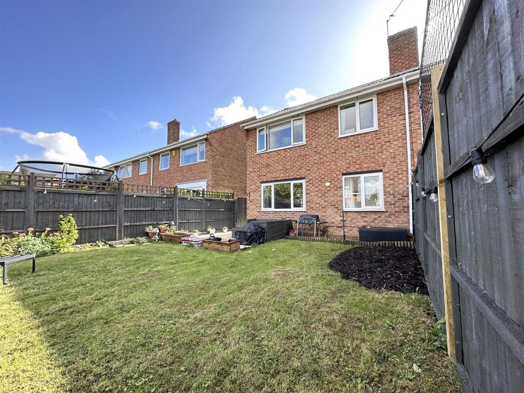Abbotswood Road, Brockworth, Gloucester 3 bed semidetached house for