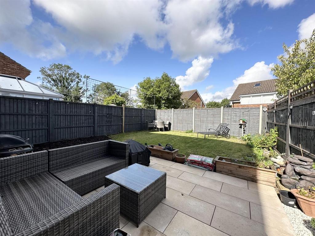 Abbotswood Road, Brockworth, Gloucester 3 bed semidetached house £