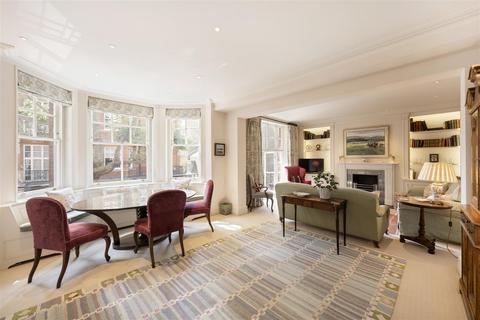 3 bedroom apartment for sale, St Loo Court, Chelsea, SW3