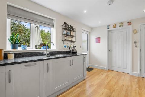 82 Badsey Lane, Evesham, WR11 3BA