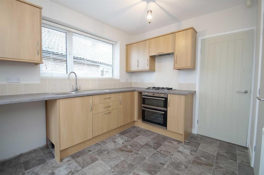 Templegate Crescent, Temple Newsam... 3 bed detached bungalow £1,150