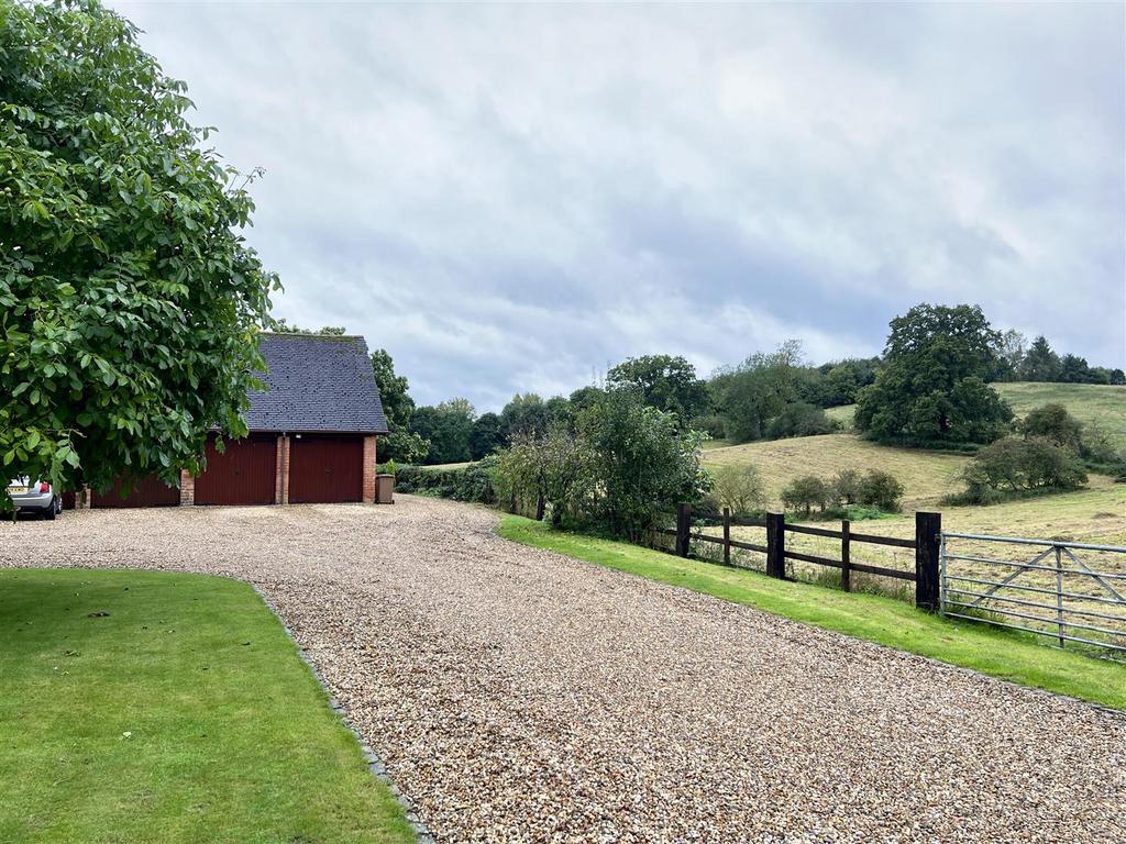 Off Waggon Lane, Churchill, Kidderminster 3 bed barn conversion for