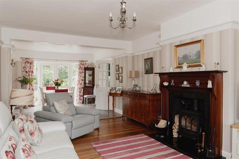 32 Tumblewood Road, Banstead, SM7 1DX