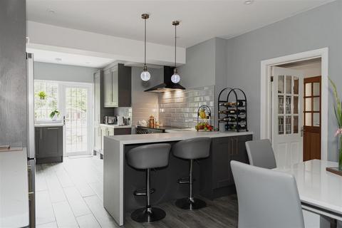 32 Tumblewood Road, Banstead, SM7 1DX