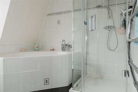 32 Tumblewood Road, Banstead, SM7 1DX