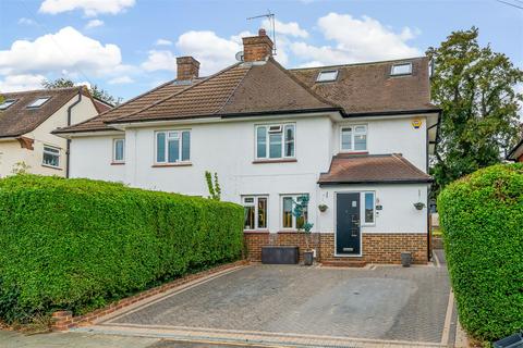72 Chapel Way, Epsom, KT18 5TG