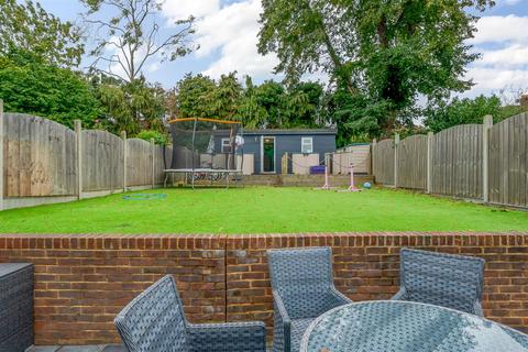 72 Chapel Way, Epsom, KT18 5TG