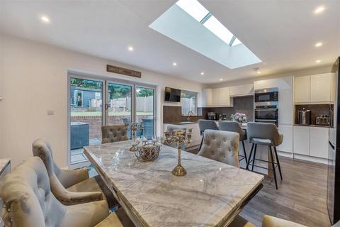 72 Chapel Way, Epsom, KT18 5TG