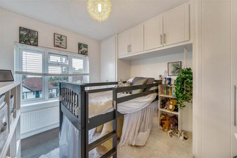 72 Chapel Way, Epsom, KT18 5TG