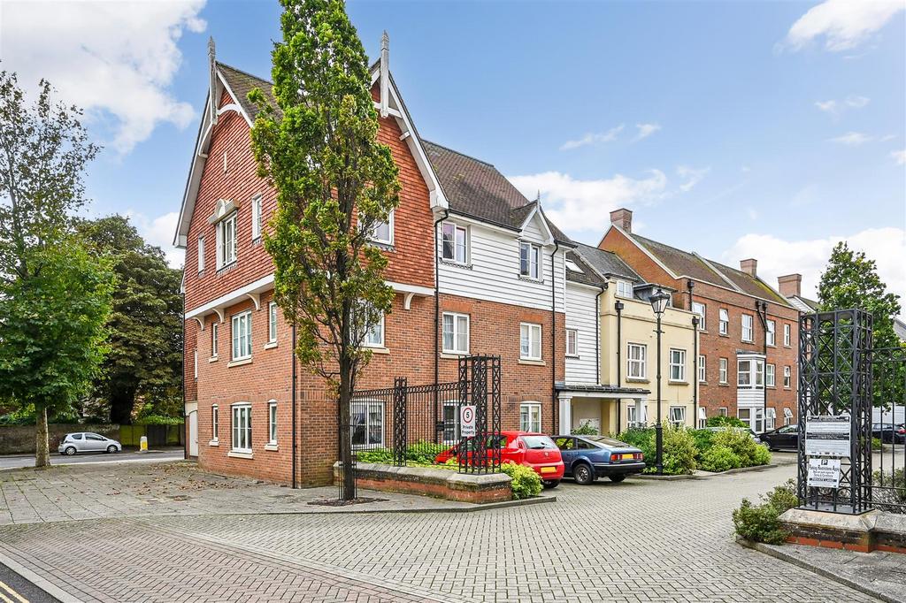 St. Agnes Place, Chichester 2 bed apartment £335,000
