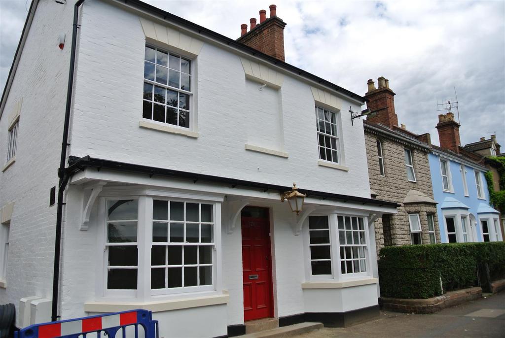 Radford Road, Leamington Spa 2 bed apartment £1,000 pcm (£231 pw)