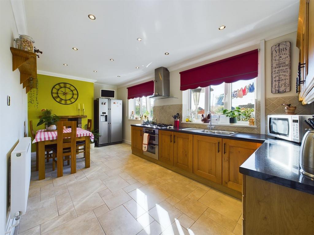 Heol Elfed, Burry Port 4 bed semidetached house for sale £230,000