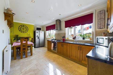 8 Heol Elfed, Burry Port, SA16 0AL