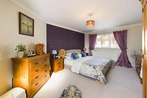 8 Heol Elfed, Burry Port, SA16 0AL