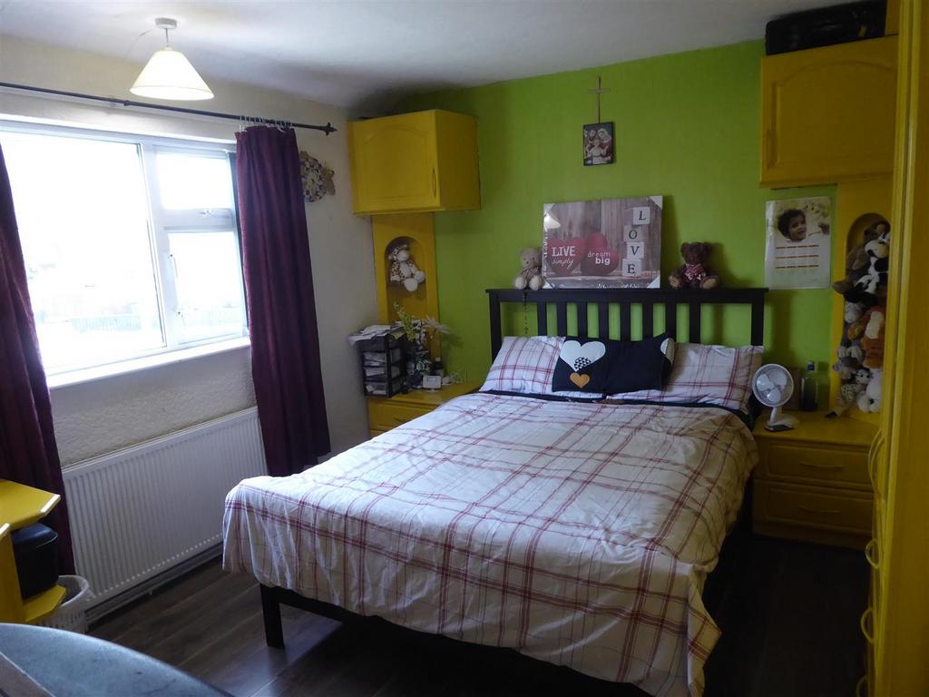 Bedroom 1 57 Bullamoor.JPG
