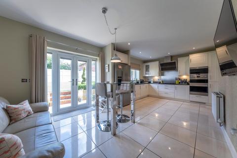 5 bedroom detached house for sale, Furber Close, Tarporley