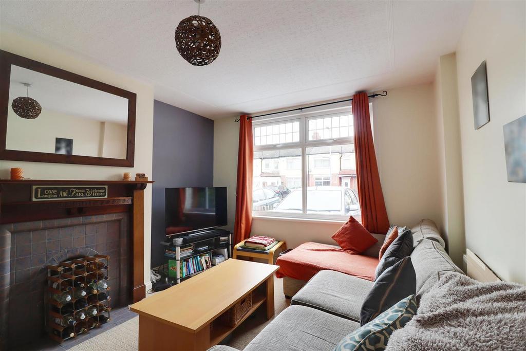 Westbourne Avenue West, Hull 3 bed terraced house for sale £159,950