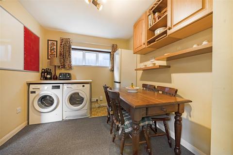 36 High View Road, Guildford, GU2 7RT